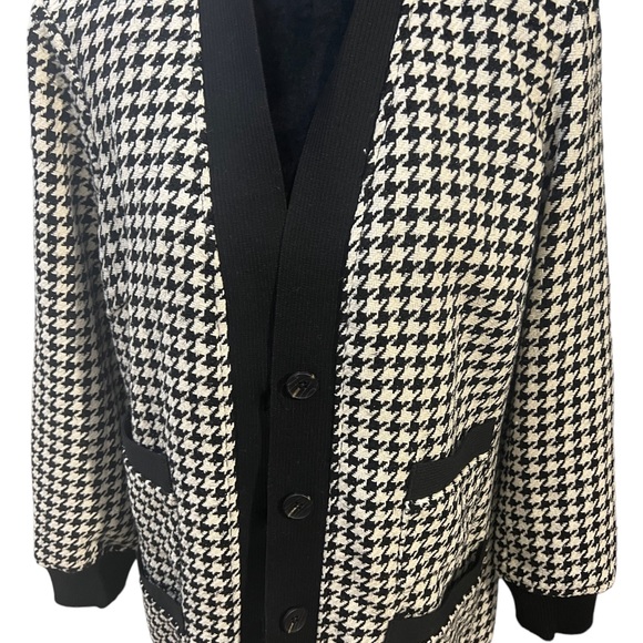 KATHY IRELAND, MEDIUM, LONG BLACK AND WHITE CHECKERED CARDIGAN JACKET. - Picture 8 of 11